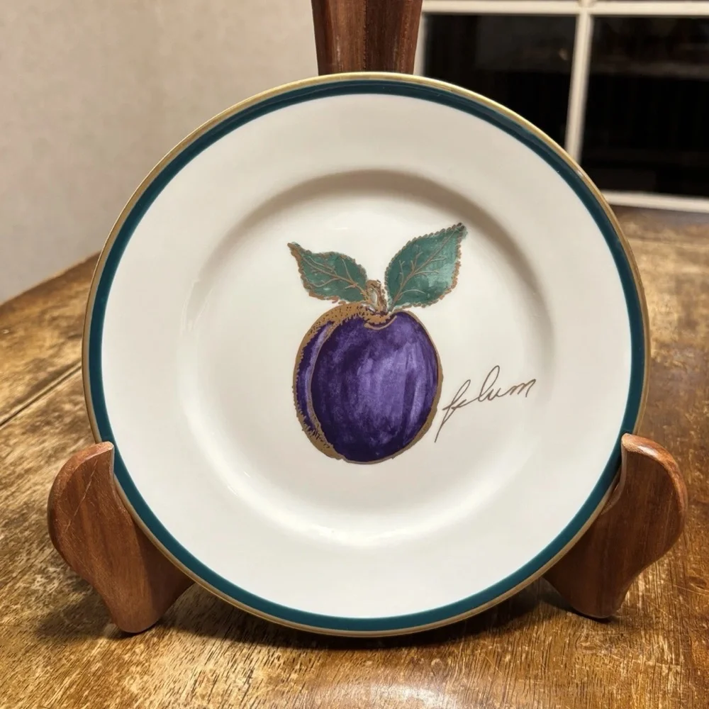 Crate and Barrel Fruits Gilded Salad Plates 8” Plum Apple Grape Pear Set of 4